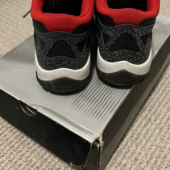 Nike Air Jordan 11 Retro Low size 9 - Picture 5 of 8